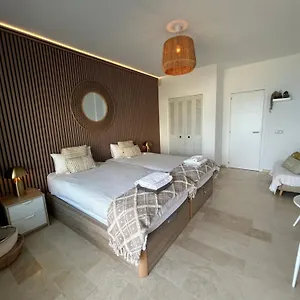 https://amazing-stay-with-frontline-sea-views-torremolinos.es-andalucia.com